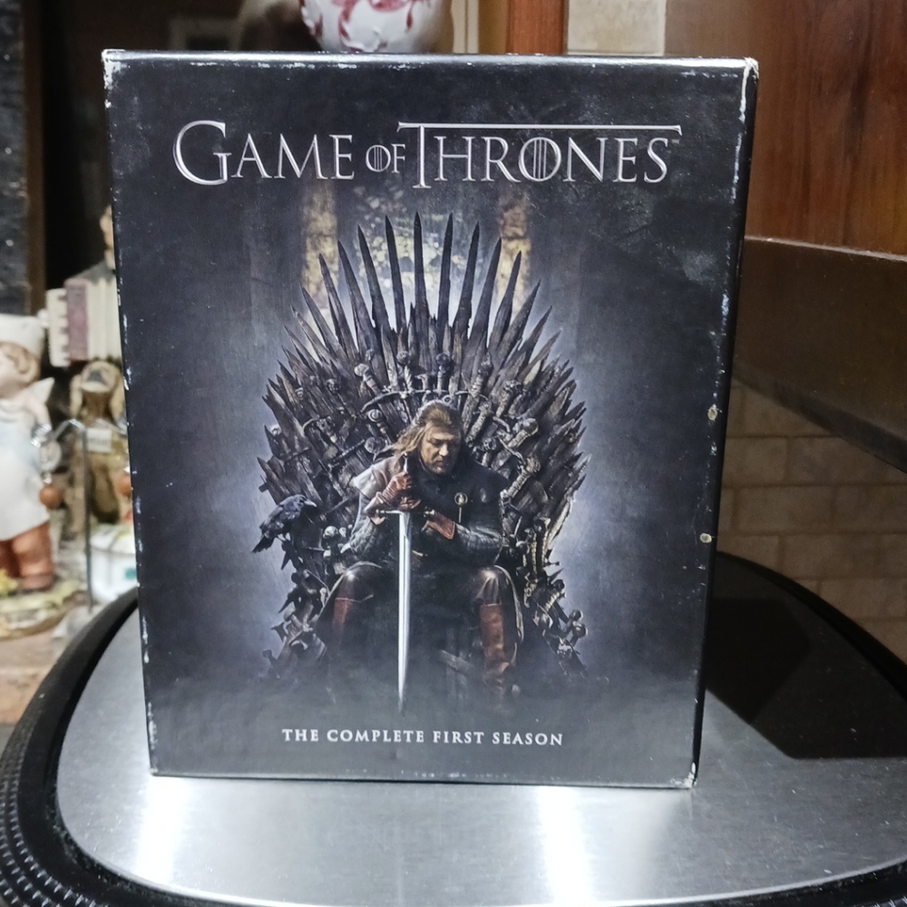 Game of Thrones: The Complete First Season (Blu-ray, 2012, 5-Disc Set)